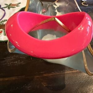 Vintage Vibrant Pink Lucite Bangle Bracelet